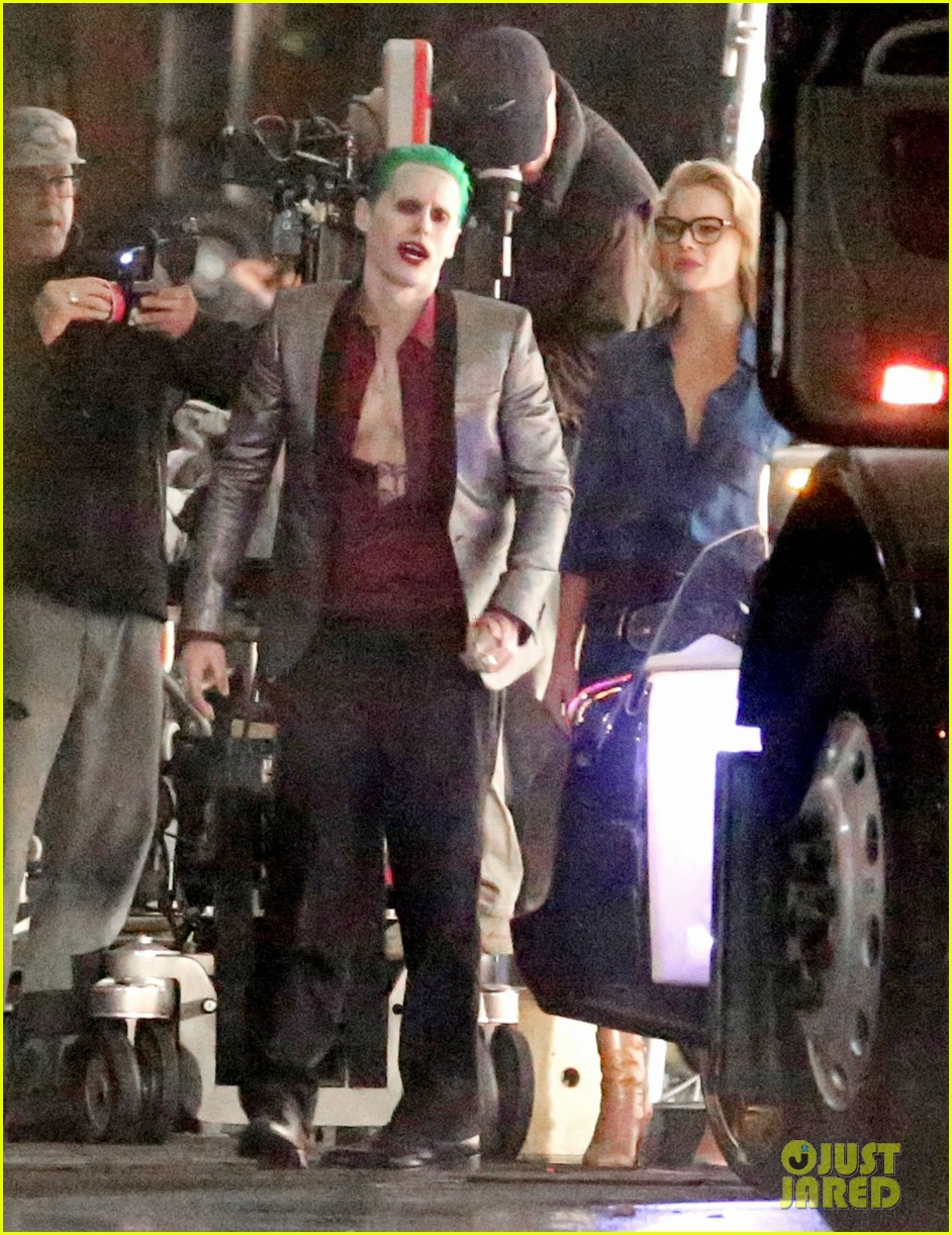 jared-leto-fights-kisses-margot-robbie-in-suicide-squad-15